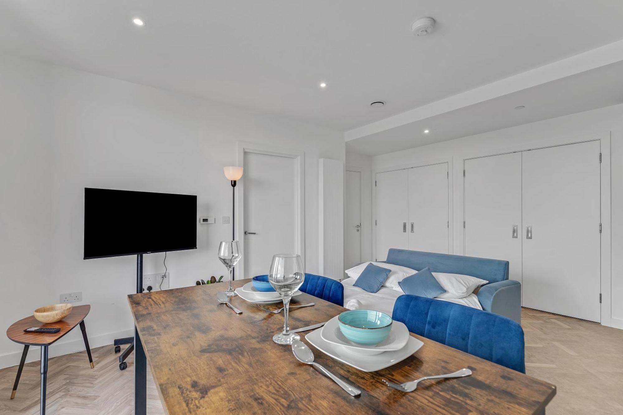 Apartment Lovely View Near Floor, 1gb Wifi, Near Canary Wharf, City, Stratford, Free Coffee, Snacks, Milk *
