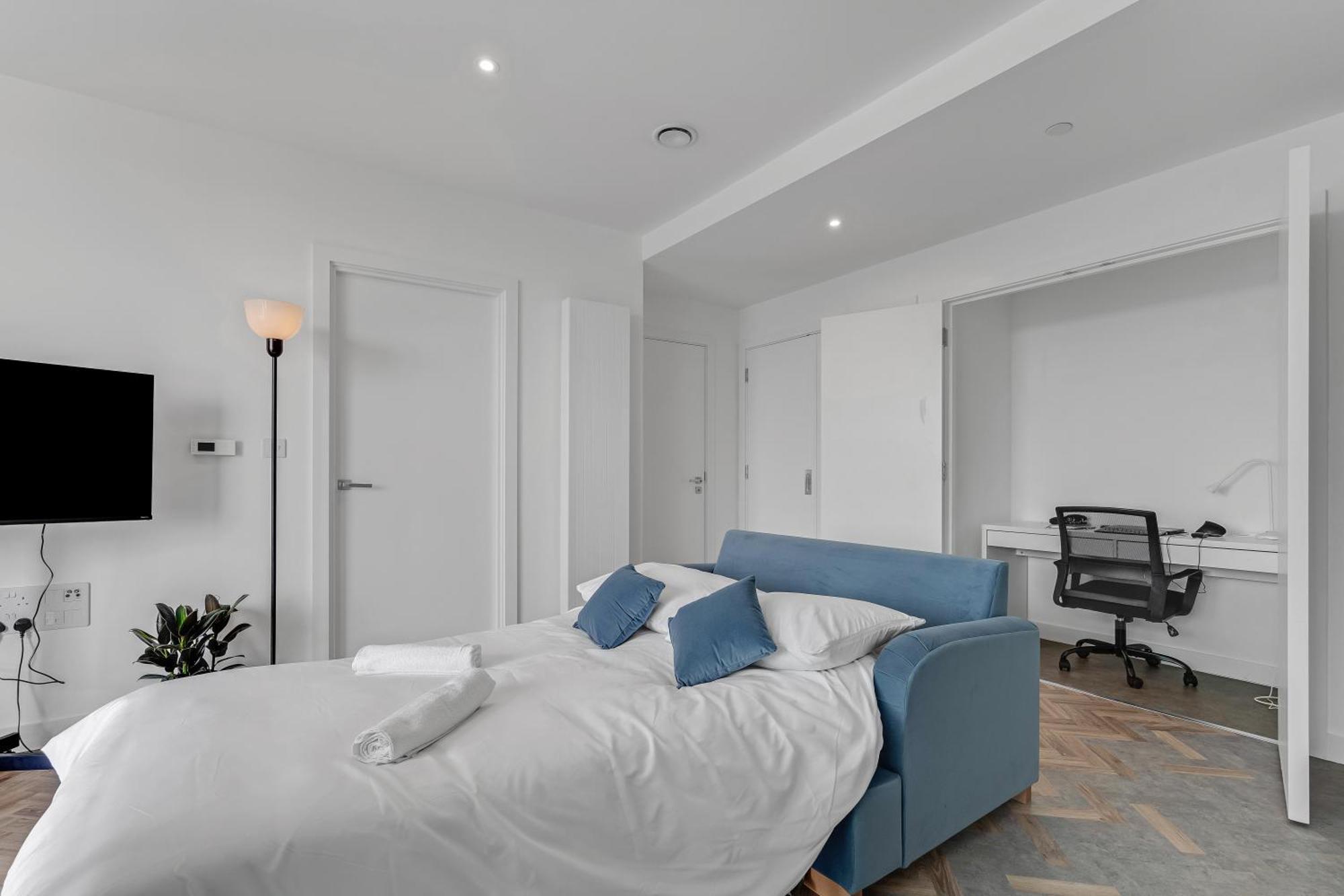 Apartment Lovely View Near Floor, 1gb Wifi, Near Canary Wharf, City, Stratford, Free Coffee, Snacks, Milk London