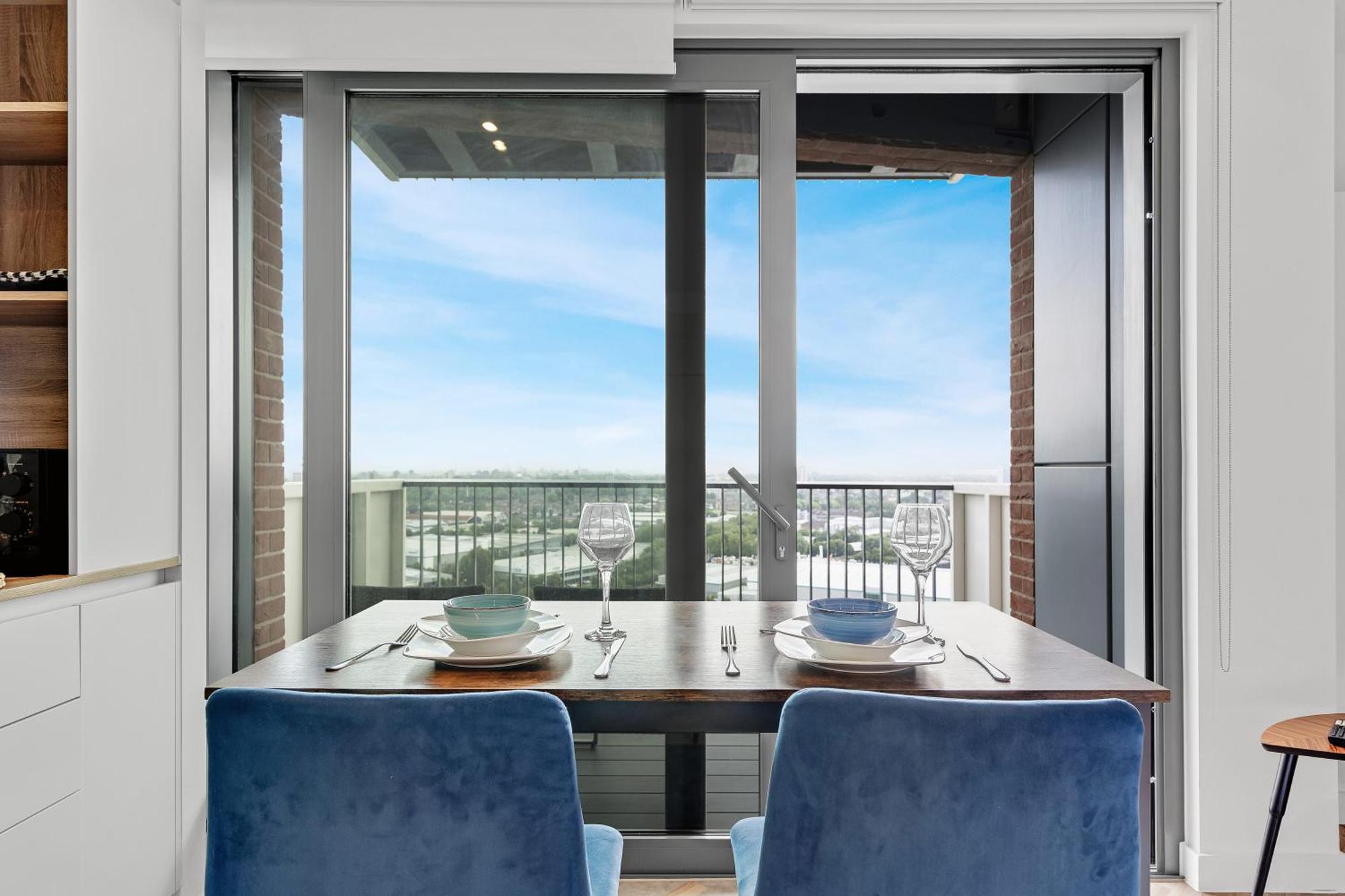 Apartment Lovely View Near Floor, 1gb Wifi, Near Canary Wharf, City, Stratford, Free Coffee, Snacks, Milk *