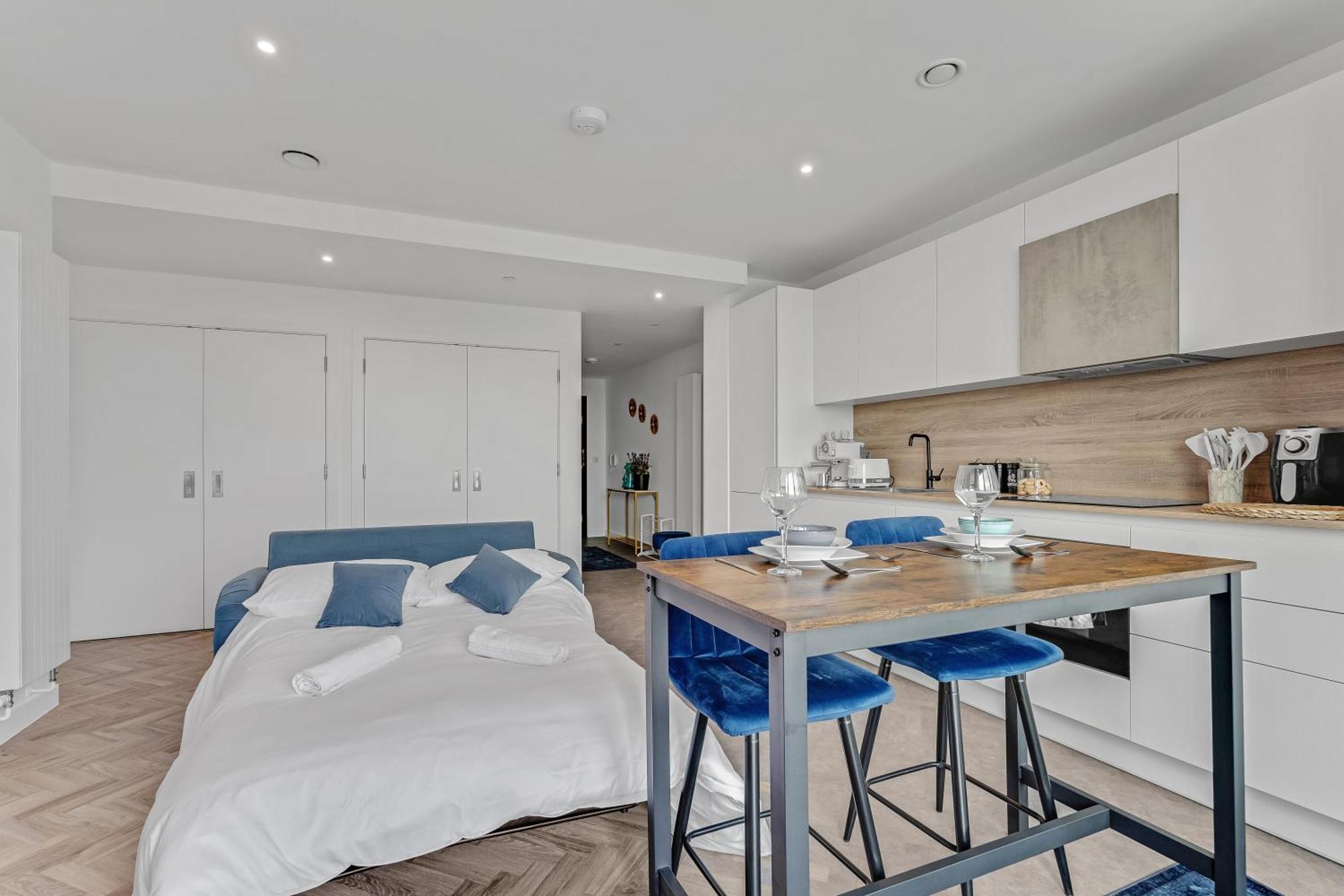 Apartment Lovely View Near Floor, 1gb Wifi, Near Canary Wharf, City, Stratford, Free Coffee, Snacks, Milk London