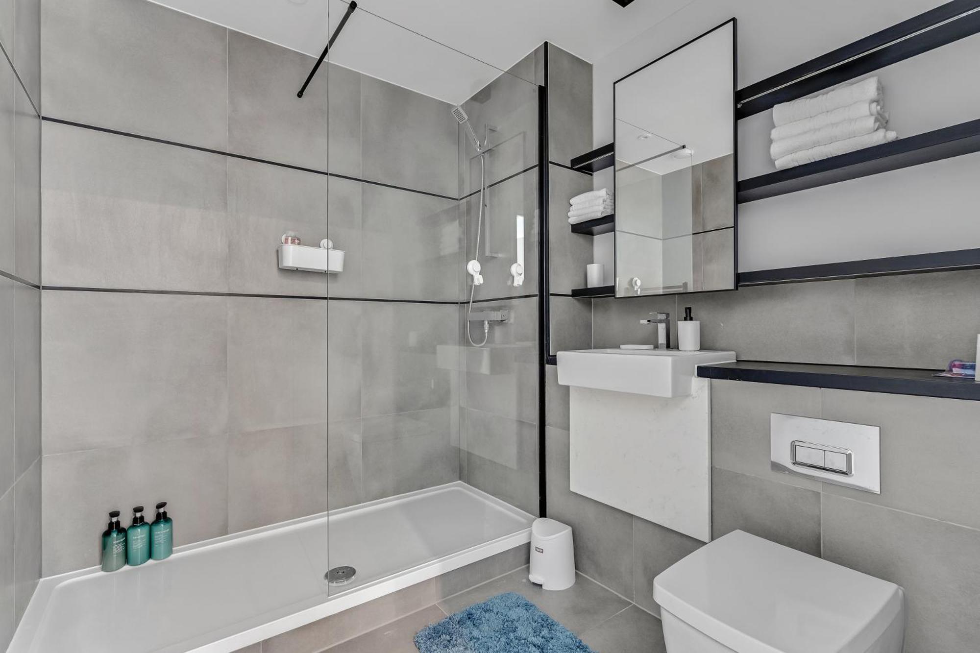 Apartment Lovely View Near Floor, 1gb Wifi, Near Canary Wharf, City, Stratford, Free Coffee, Snacks, Milk