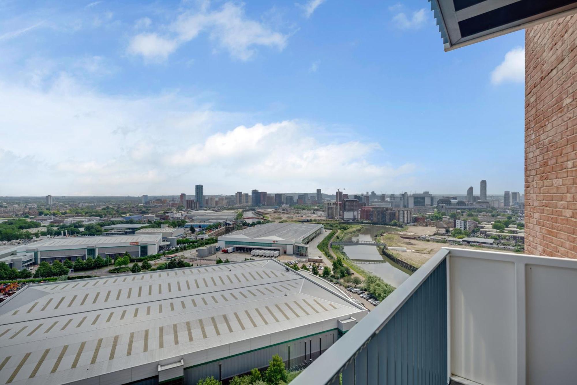 Apartment Lovely View Near Floor, 1gb Wifi, Near Canary Wharf, City, Stratford, Free Coffee, Snacks, Milk *