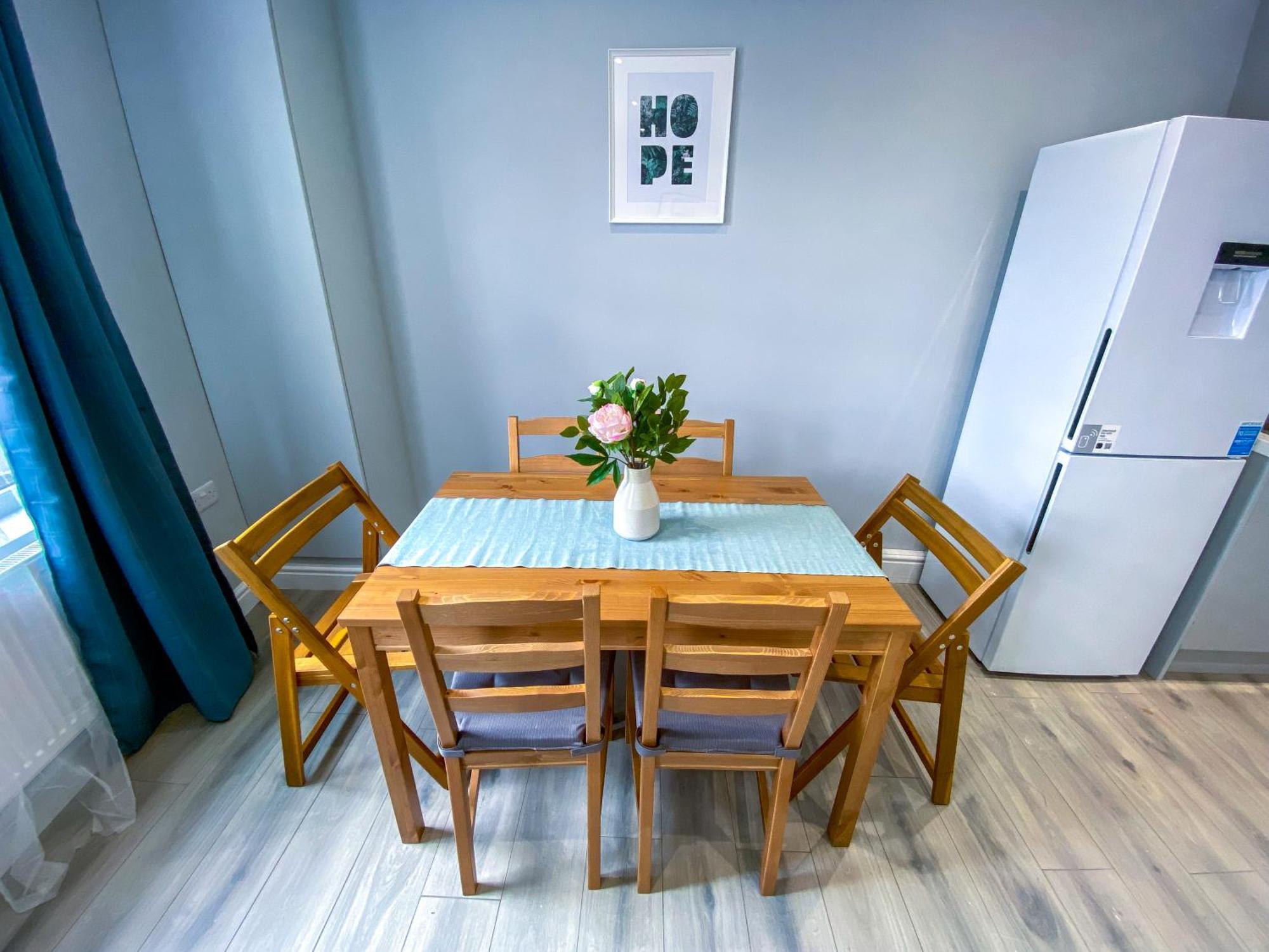 Modern 1-bedroom Flat, 5 Guest, - F2 Apartment