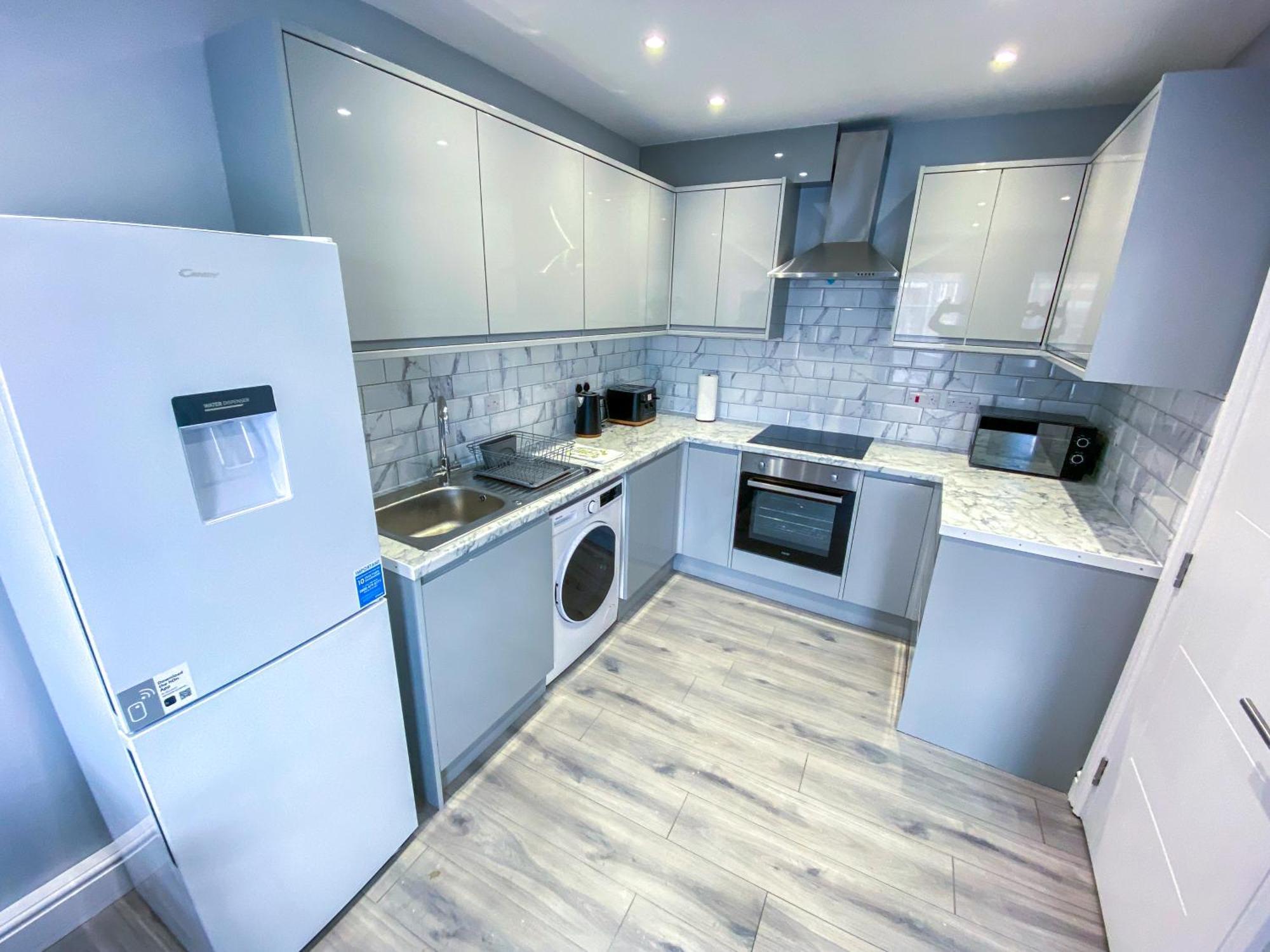 Modern 1-bedroom Flat, 5 Guest, - F2 Apartment