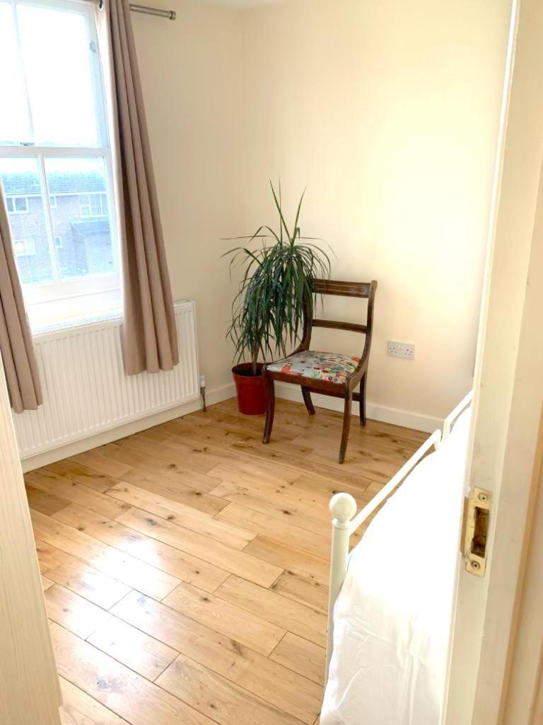 London's East End 2 Bedroom Apartment London