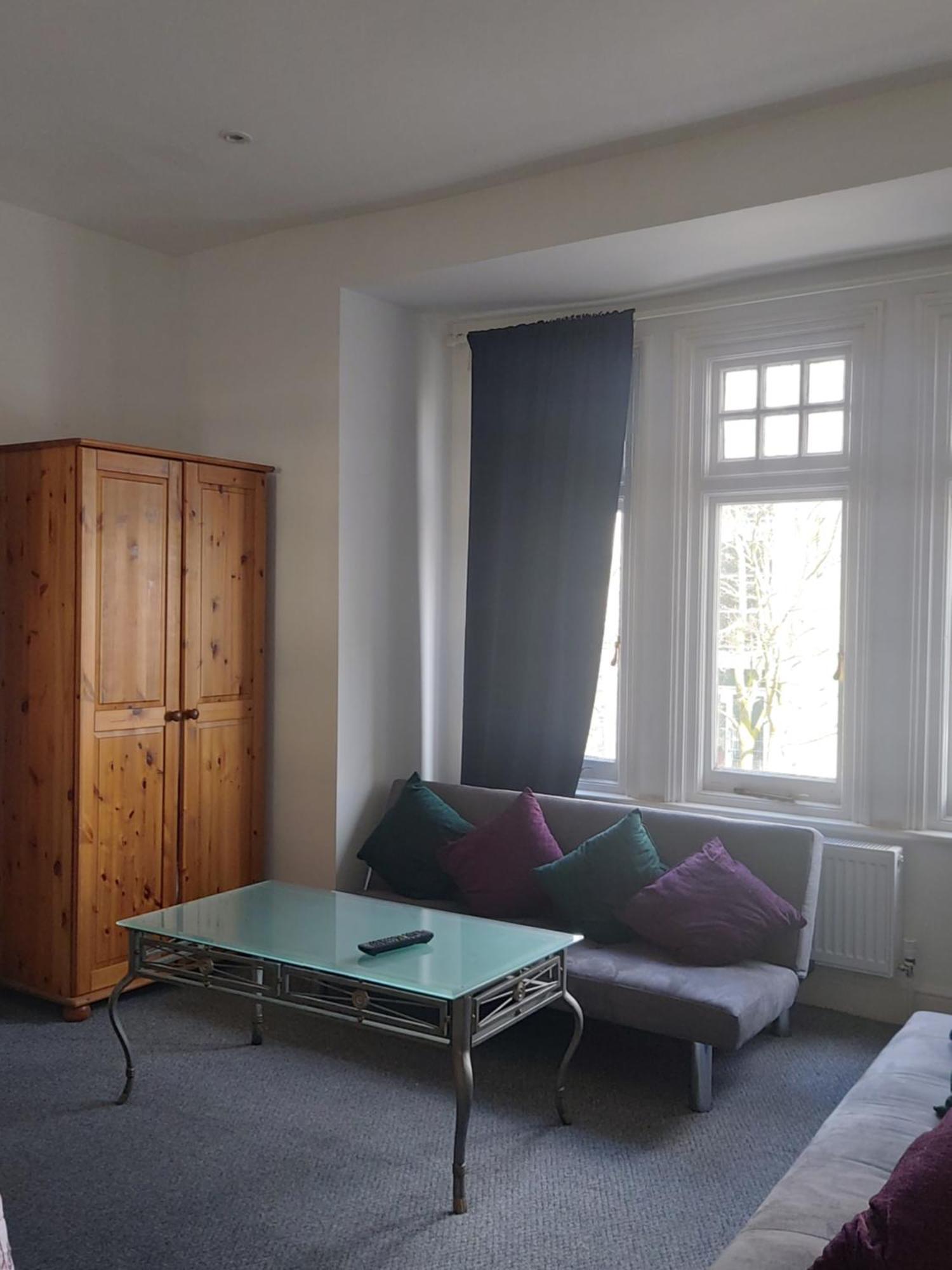 Zone 2, Easy Travel Apartment London
