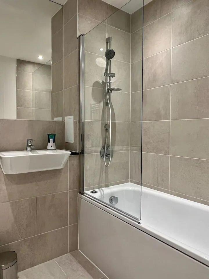 Deluxe 3 Bedrooms Modern Flat In Stratford London