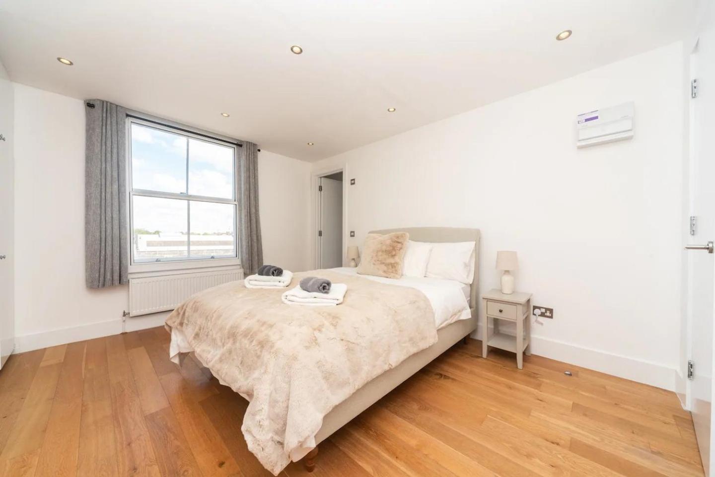 Stunning Spacious En-suite Flat - 6 Min To Trains -pass The Keys Apartment London