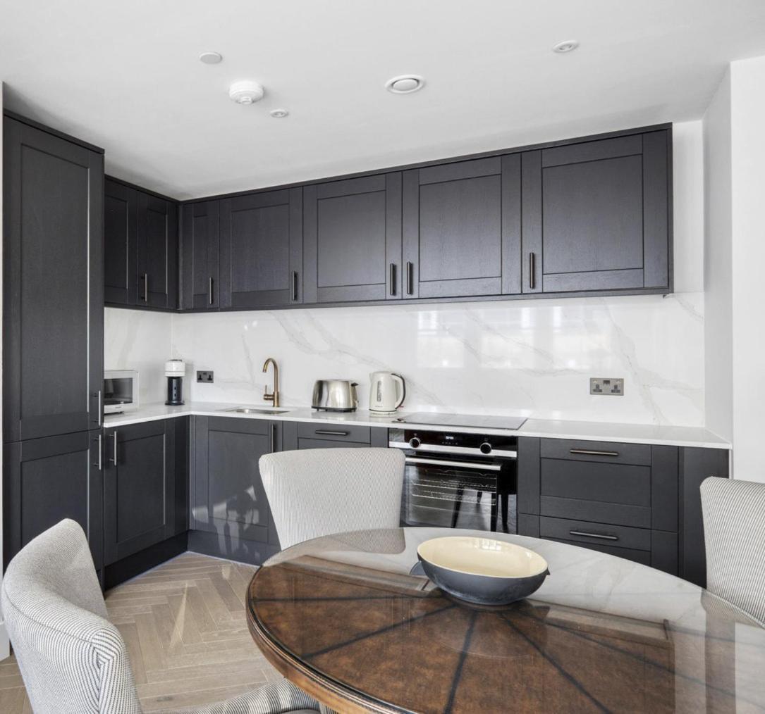Impeccable 2-bed In Apartment London
