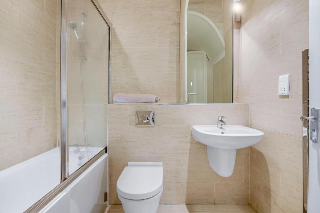 Amazing 2 Bedrooms Near Soho & Covent Garden Apartment *