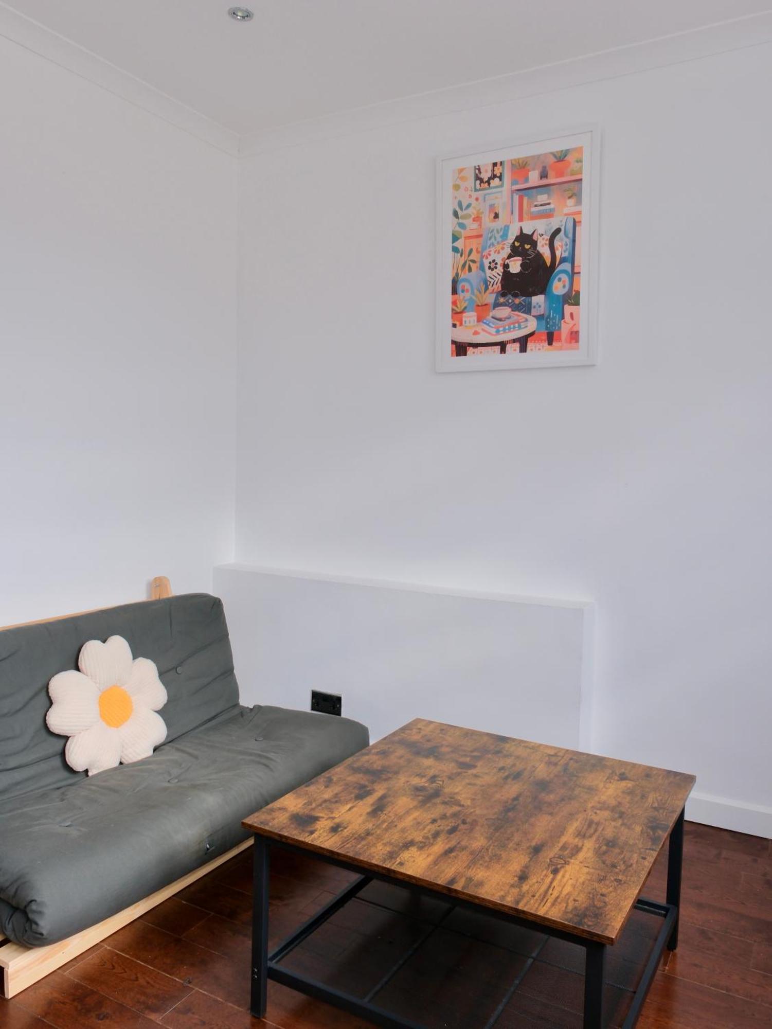 Apartment Chelsea Cosy 2 Bedroom Flat With Terrace