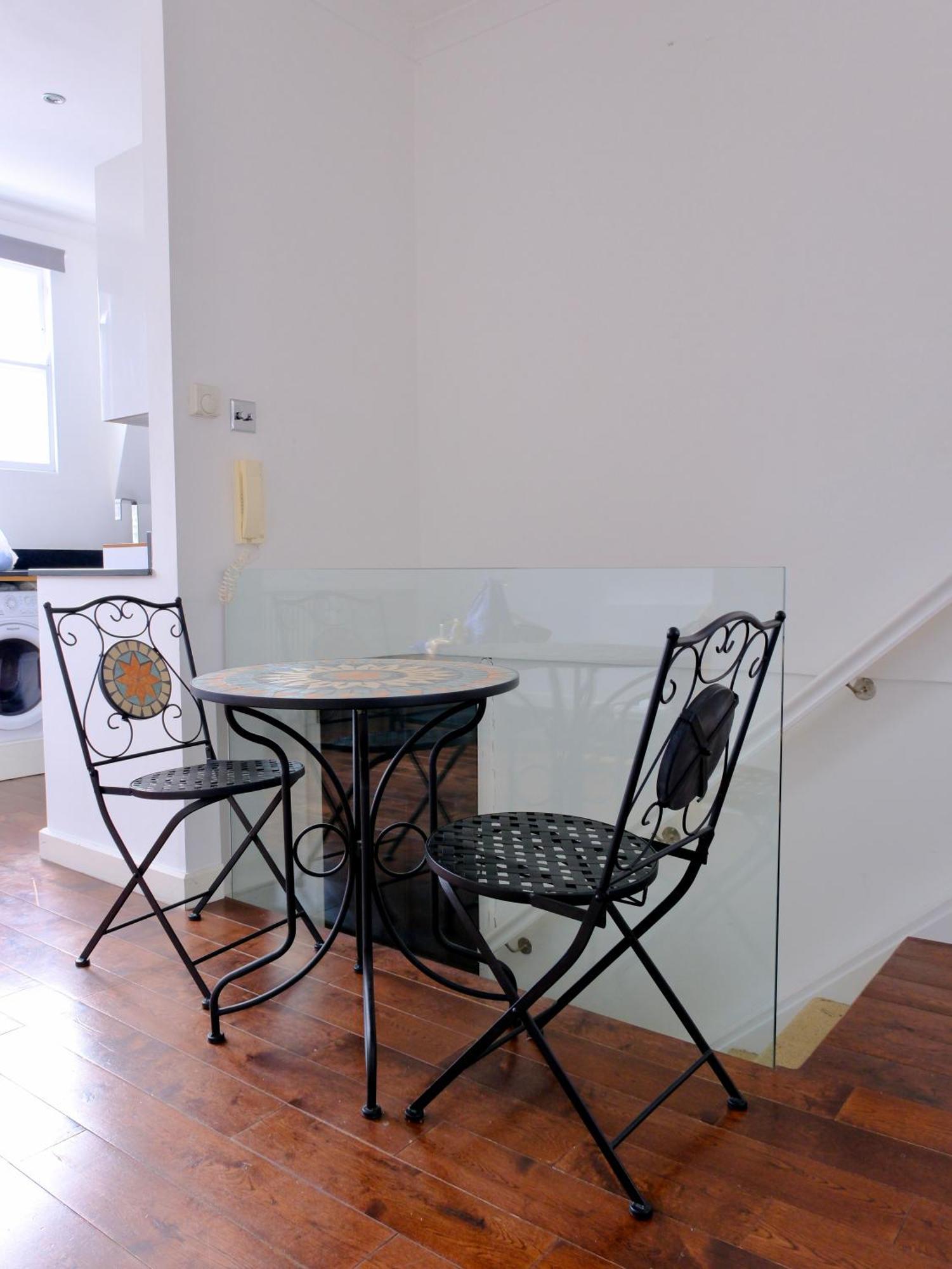 Chelsea Cosy 2 Bedroom Flat With Terrace