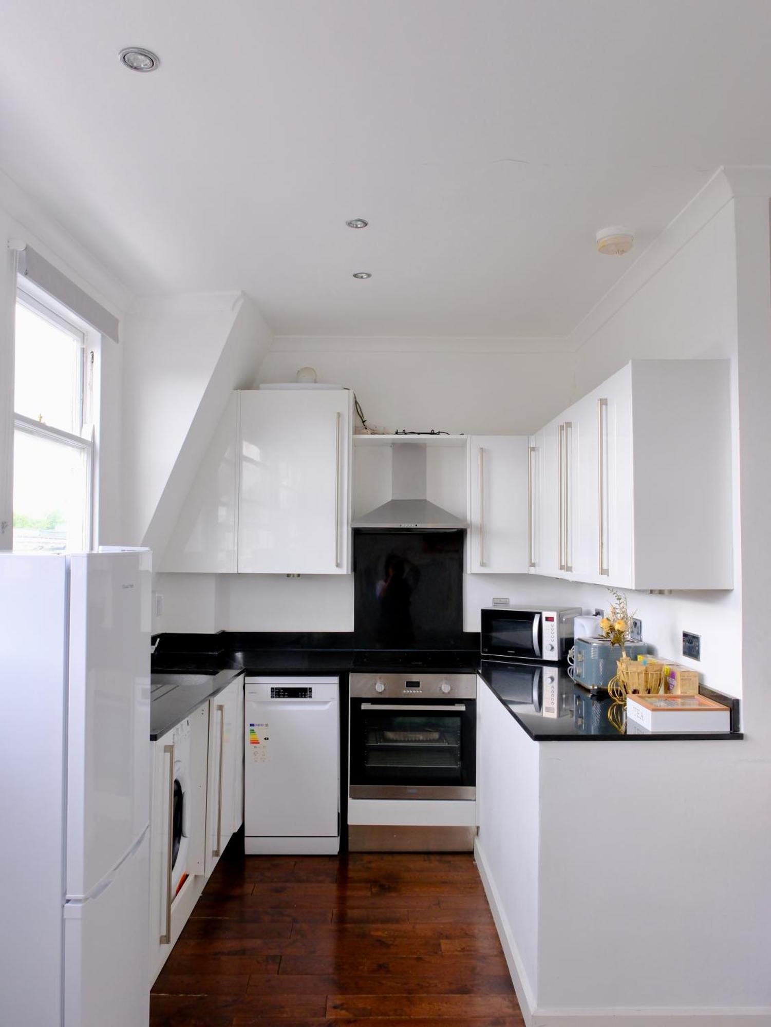 Chelsea Cosy 2 Bedroom Flat With Terrace