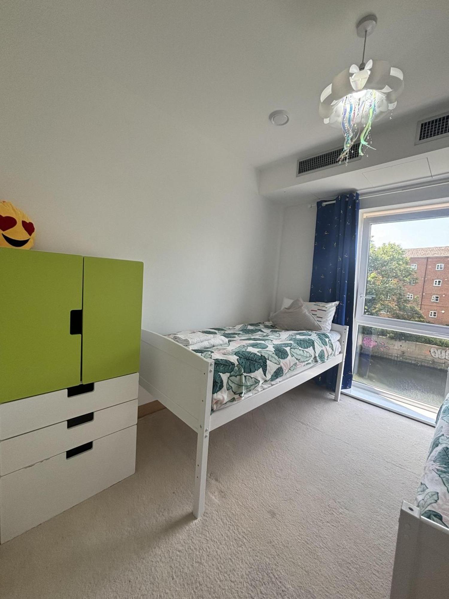 Captivating 2-bed In Apartment London
