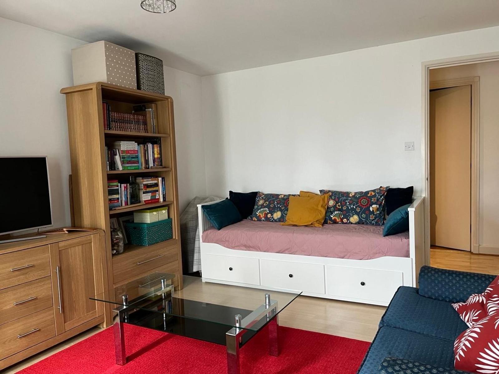 Beautiful 2 Bedroom Apartamento