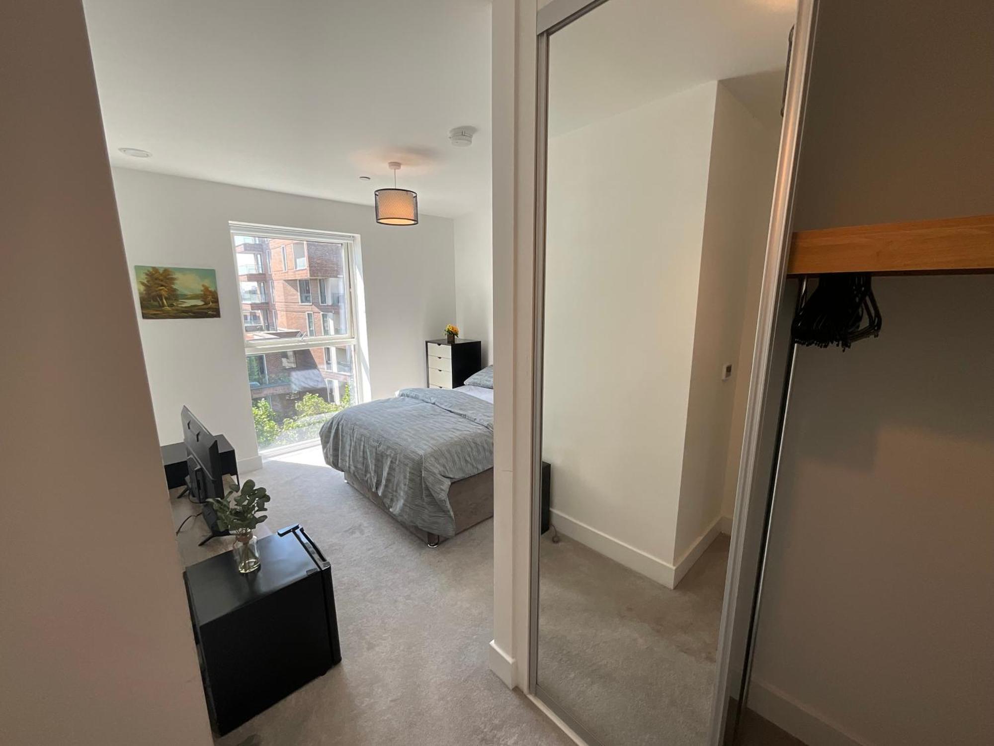 1br Gem In Shared Near O2 Arena & Excel With Patio, Private Bath, Free Parking & Garden Londres