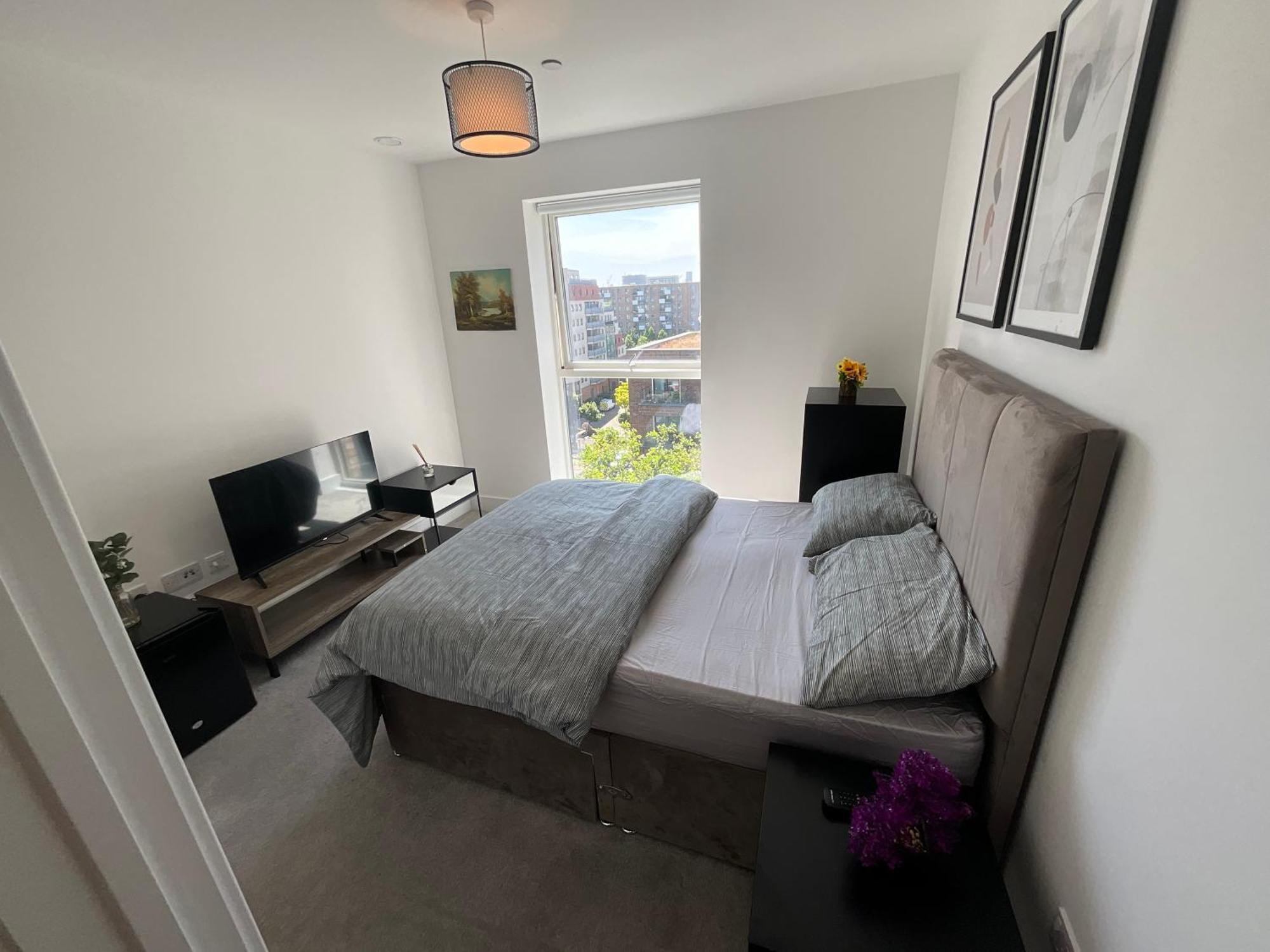 Apartamento 1br Gem In Shared Near O2 Arena & Excel With Patio, Private Bath, Free Parking & Garden Londres