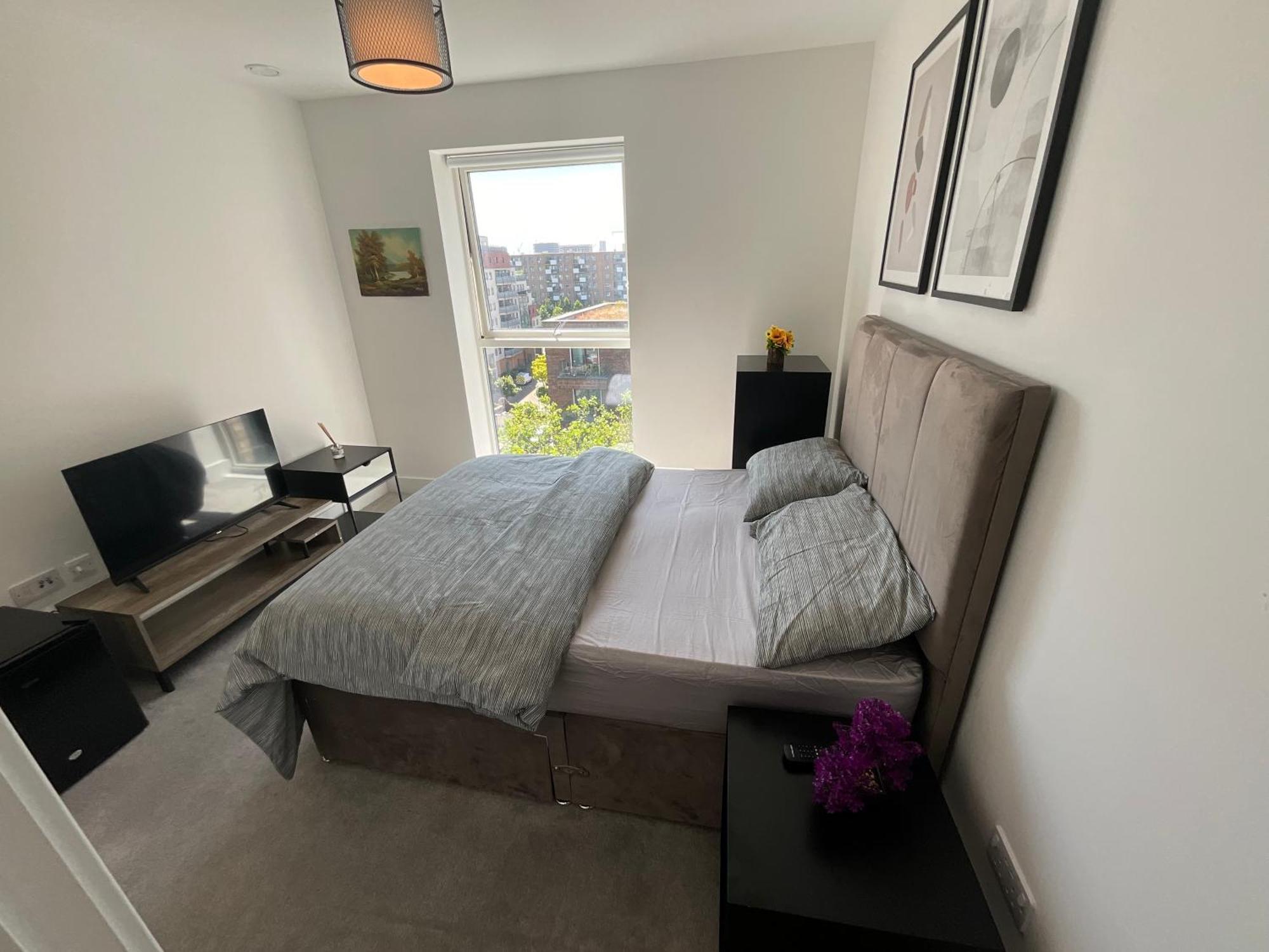 1br Gem In Shared Near O2 Arena & Excel With Patio, Private Bath, Free Parking & Garden Londres