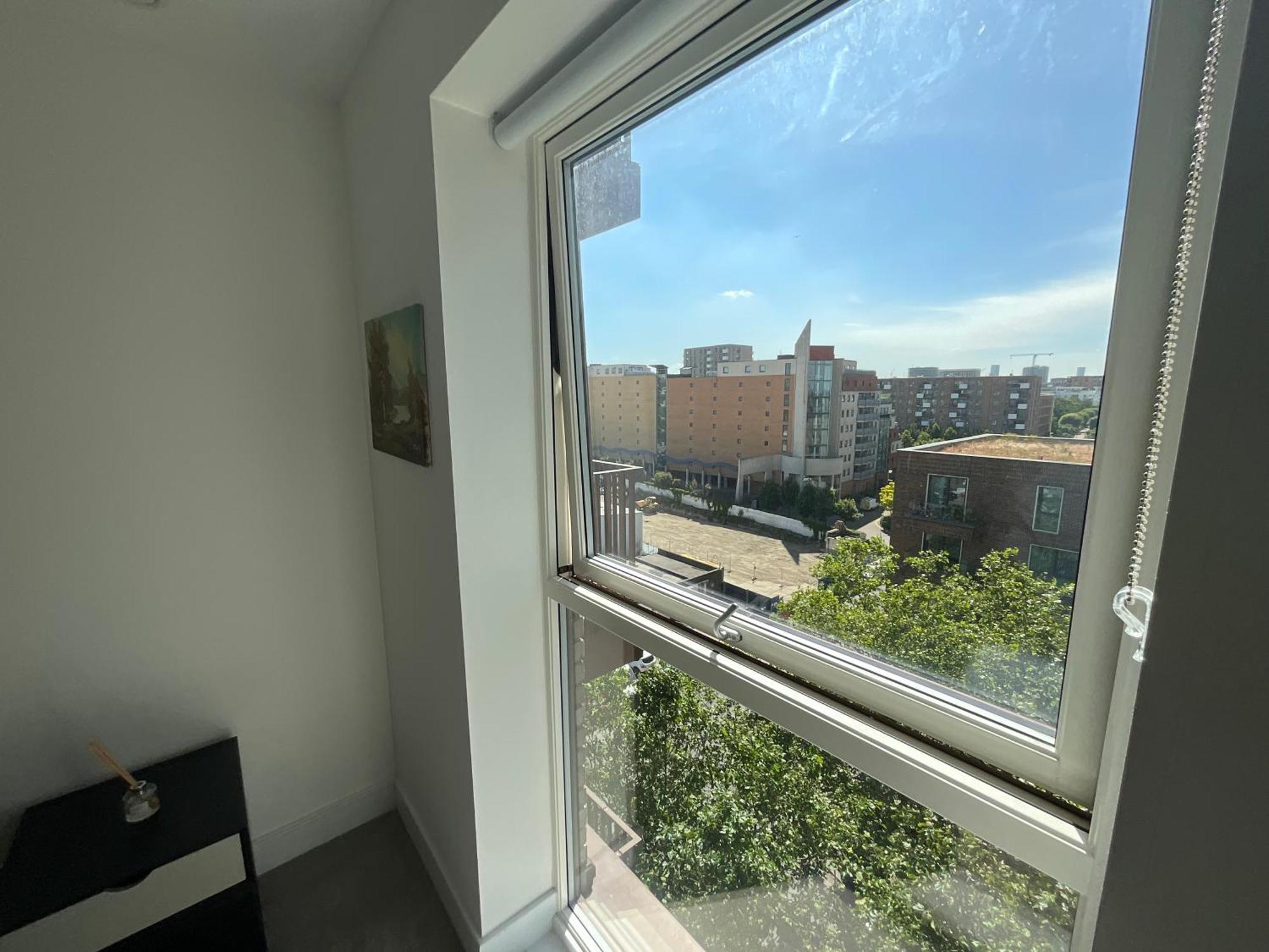 Apartamento 1br Gem In Shared Near O2 Arena & Excel With Patio, Private Bath, Free Parking & Garden Londres