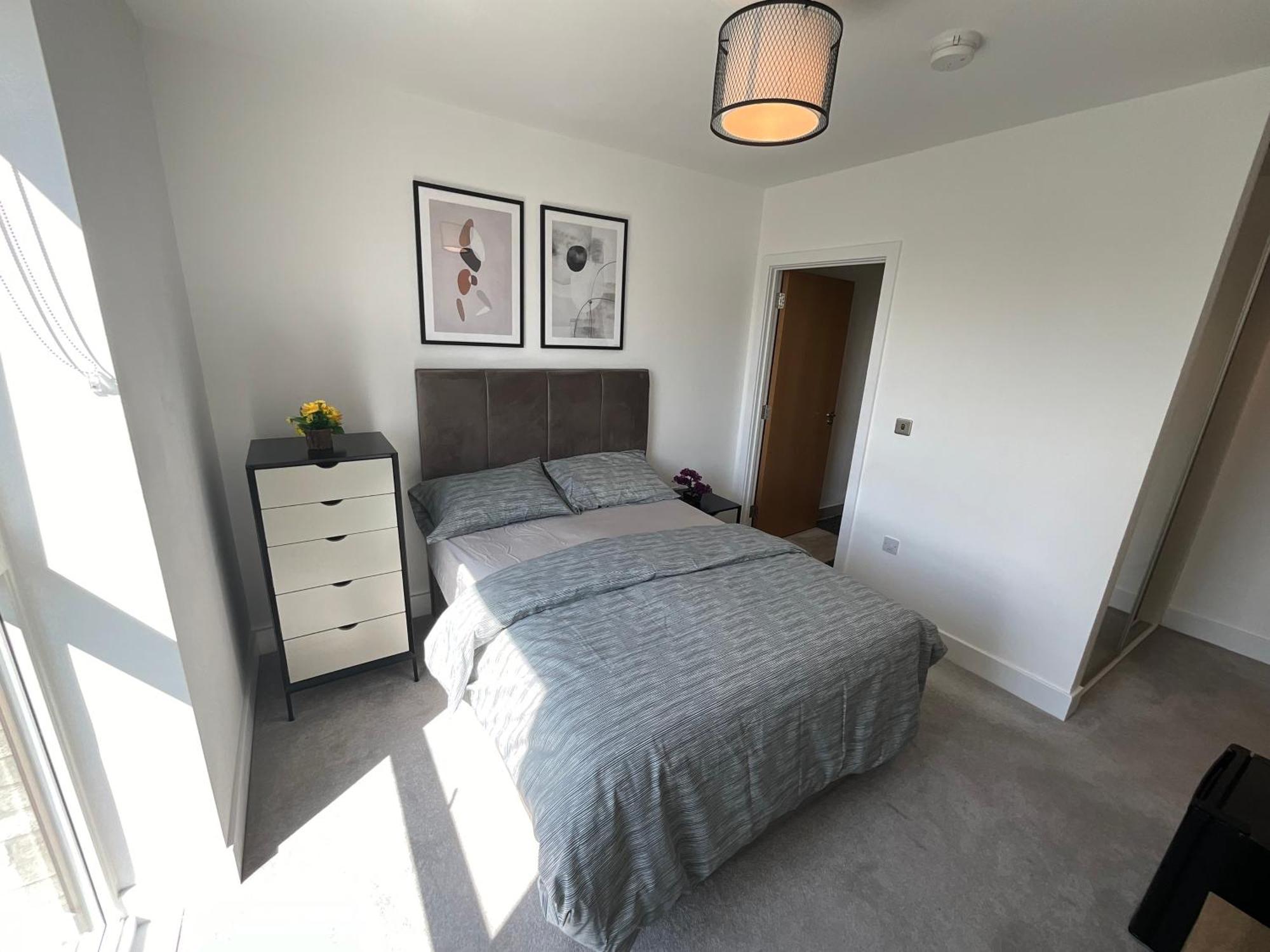 Apartamento 1br Gem In Shared Near O2 Arena & Excel With Patio, Private Bath, Free Parking & Garden *