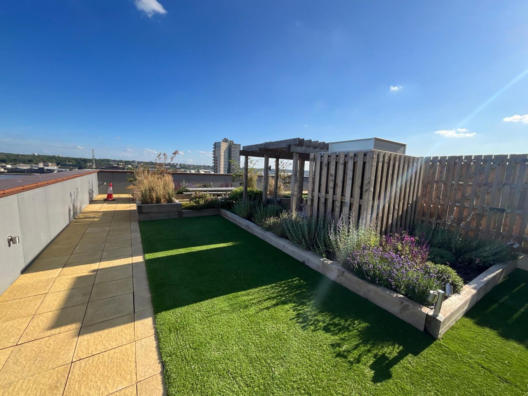 1br Gem In Shared Near O2 Arena & Excel With Patio, Private Bath, Free Parking & Garden Londres