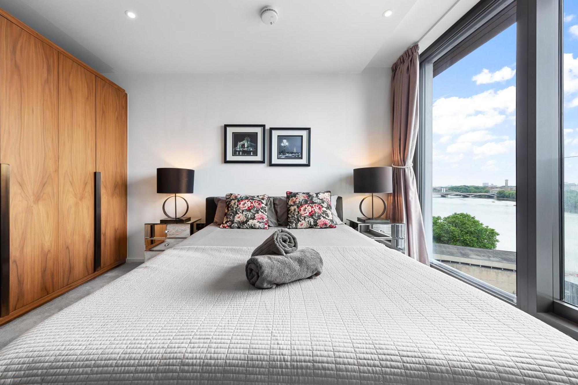 River Panorama 2 Bedroom New Development Aparthotel London
