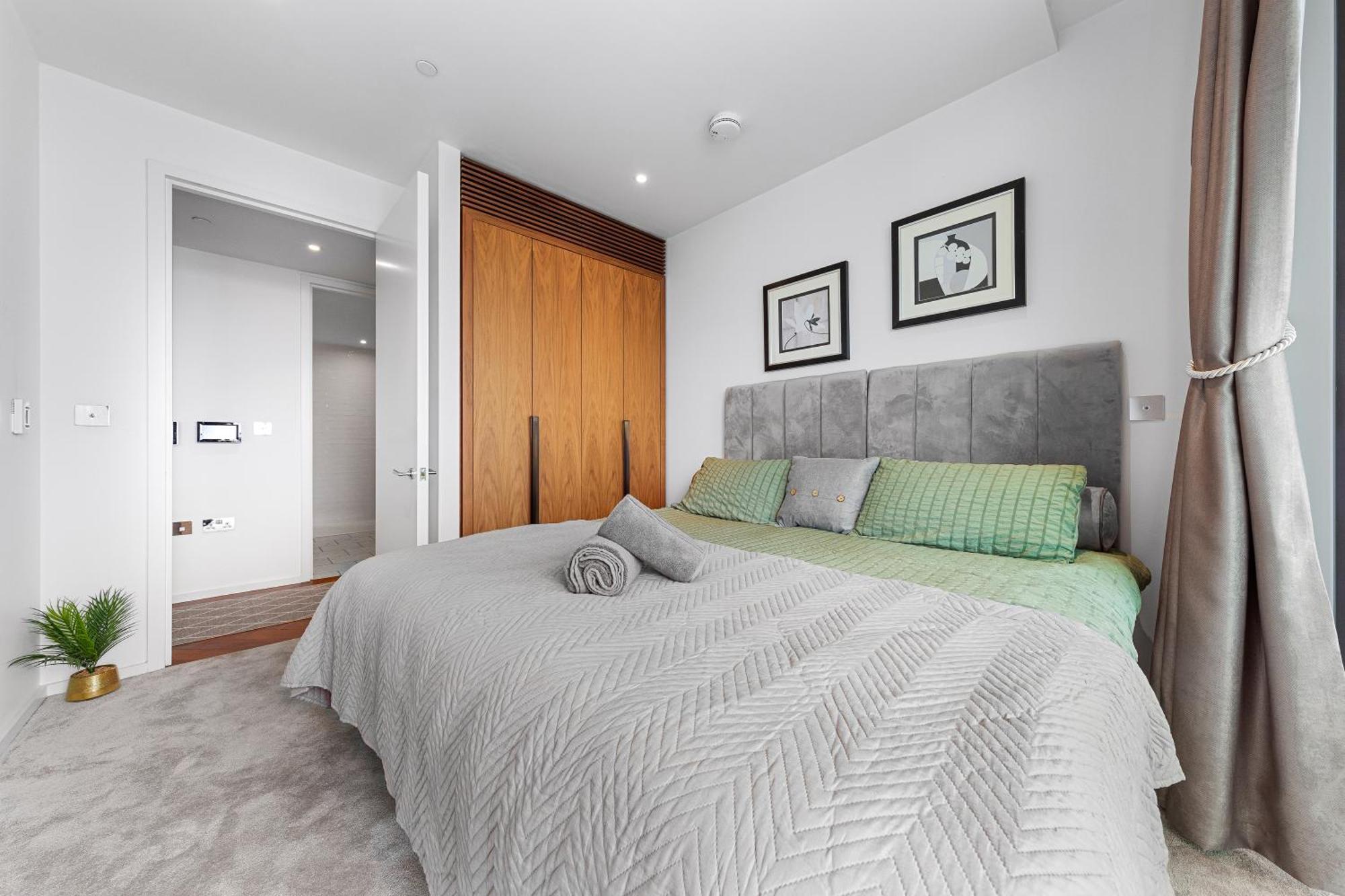 River Panorama 2 Bedroom New Development Aparthotel London