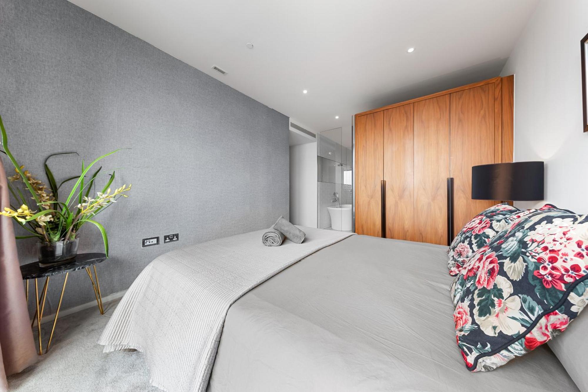 Aparthotel River Panorama 2 Bedroom New Development London