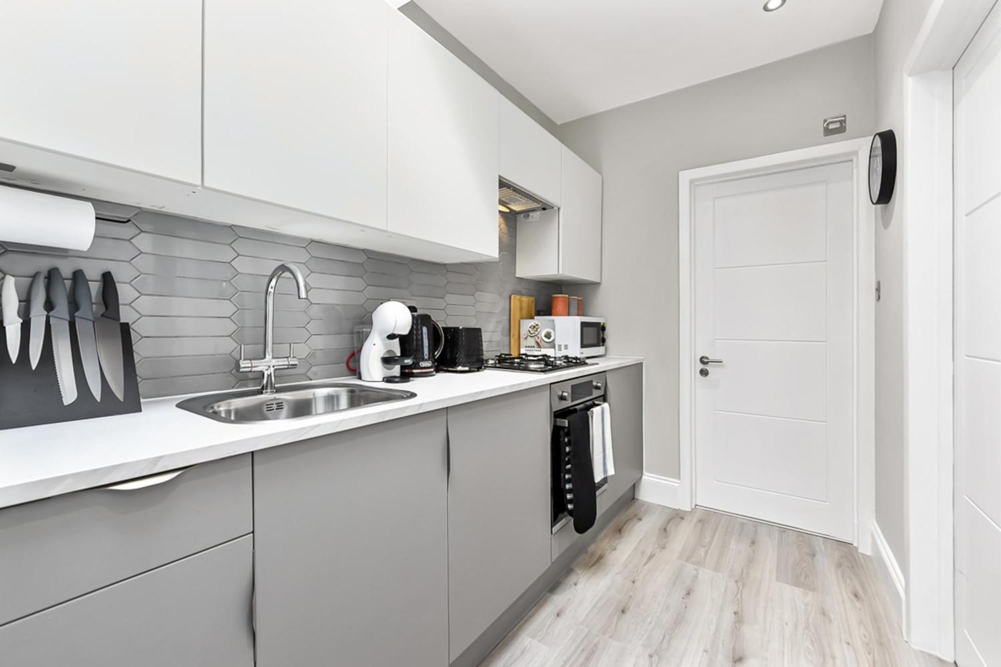 Modern Close To Tube Station *
