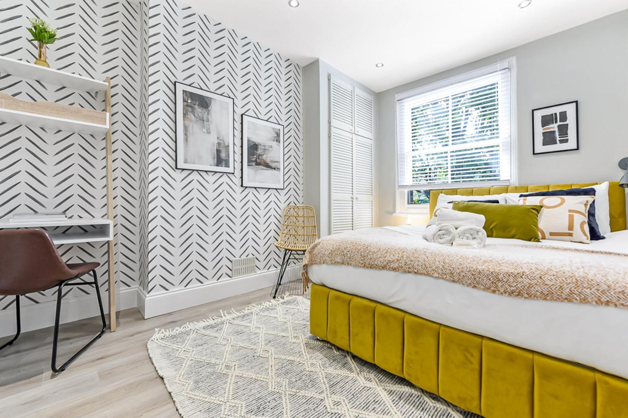 Modern Close To Tube Station Apartment