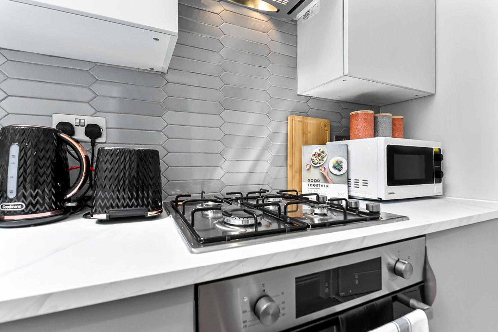 Modern Close To Tube Station *