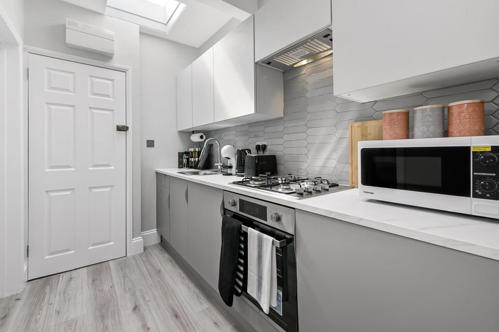 Modern Close To Tube Station *