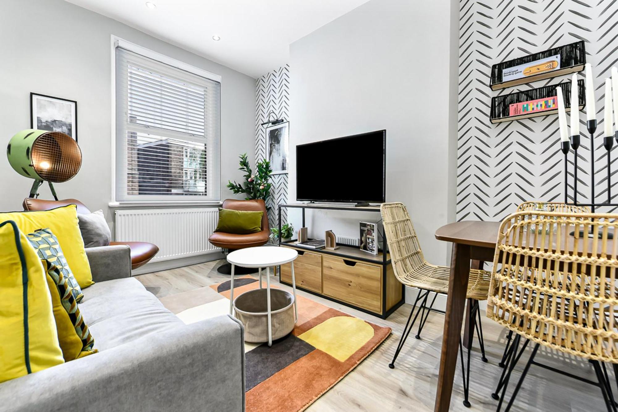 Modern Close To Tube Station *