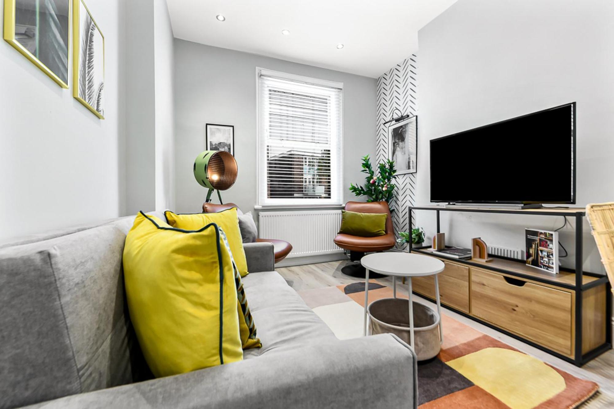 Modern Close To Tube Station *