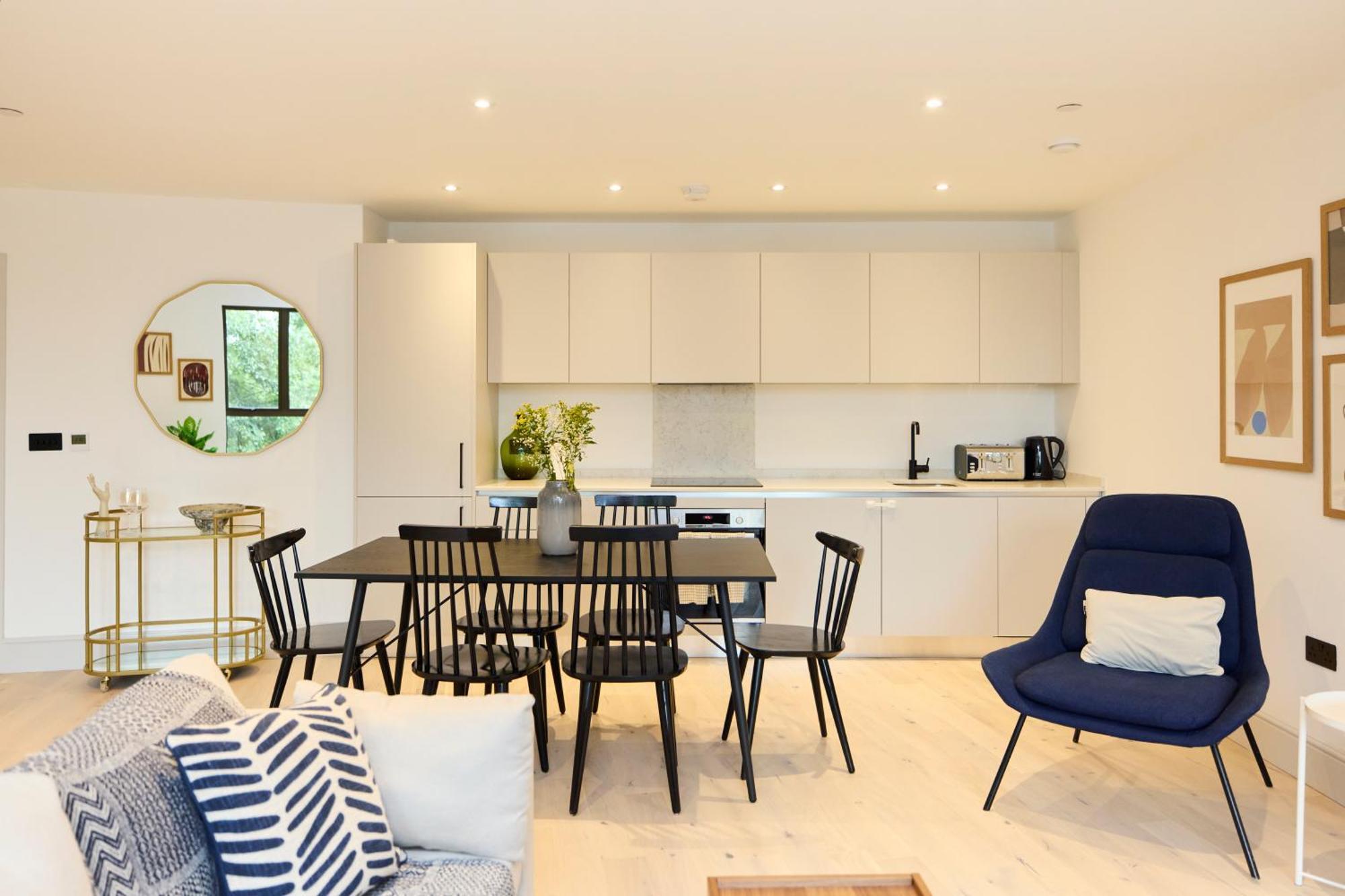 The South Wimbledon Place - Adorable 2bdr Flat With Balcony Apartment *
