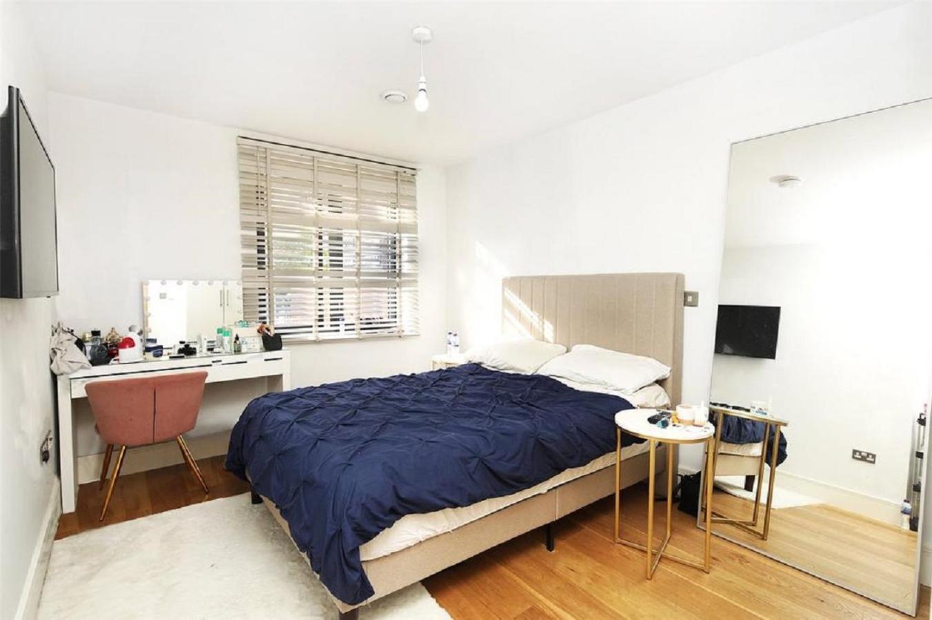 Exquisite One Bed With View And Near Tube Apartment London