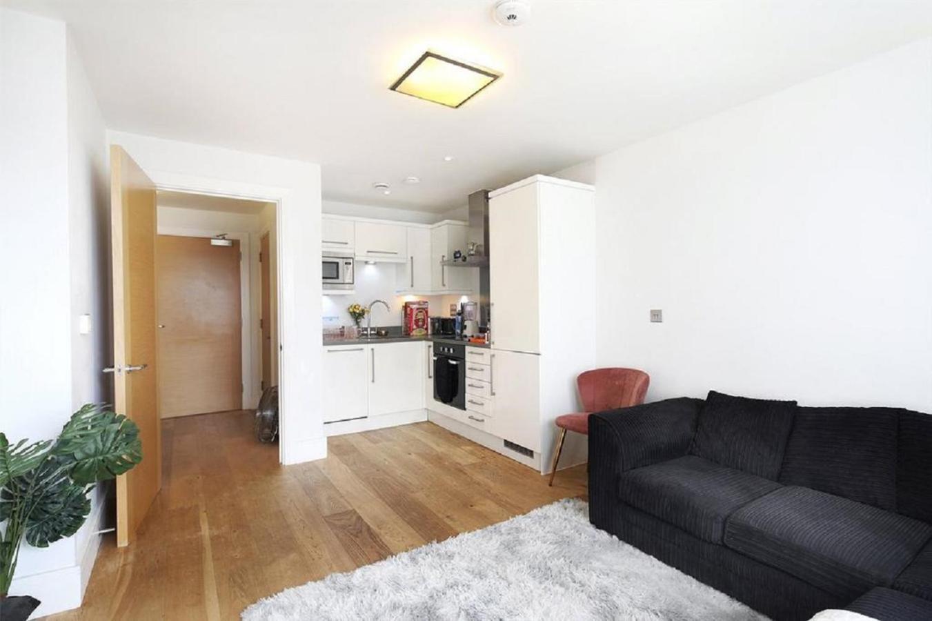 Apartment Exquisite One Bed With View And Near Tube *