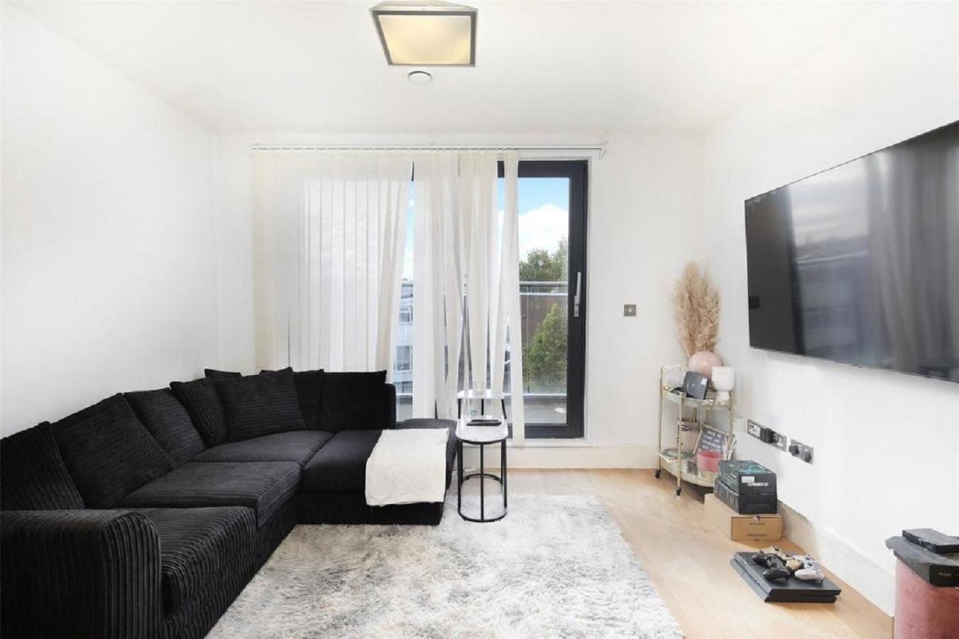 Apartment Exquisite One Bed With View And Near Tube *