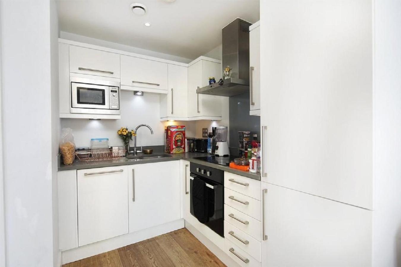 Exquisite One Bed With View And Near Tube * London