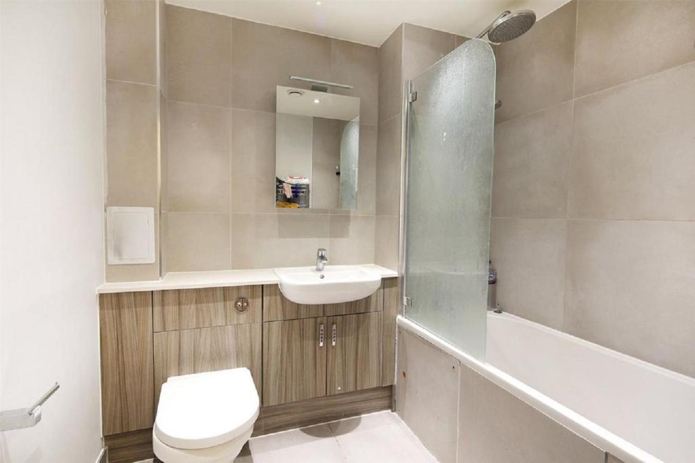 Apartment Exquisite One Bed With View And Near Tube