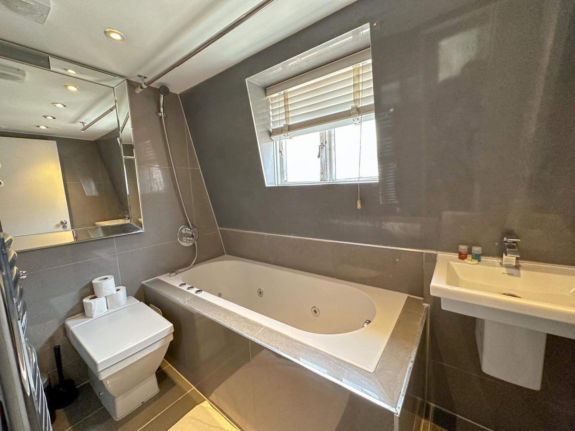 Bloomsbury Residences *