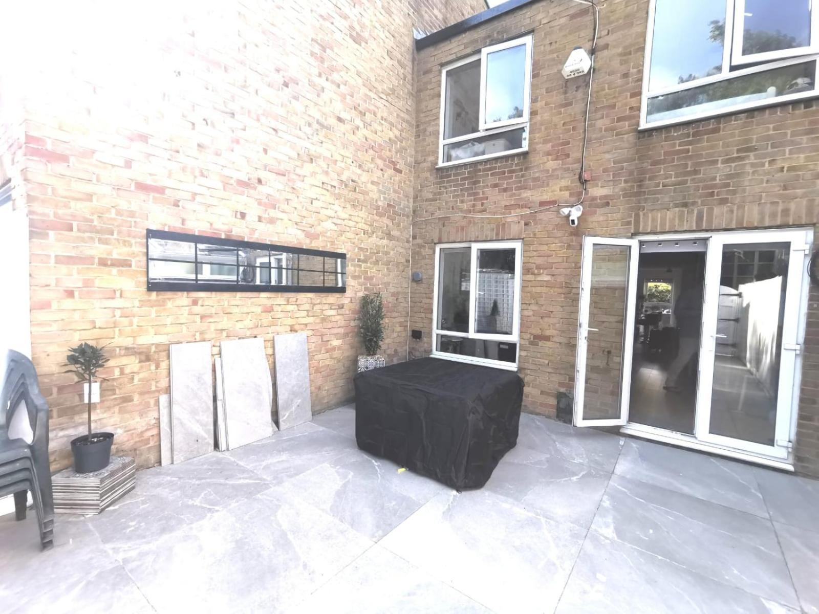 Ferienhaus Free Parking - 4 Bed - 3 Bath - Sofa Bed - Digital Lock Entry London