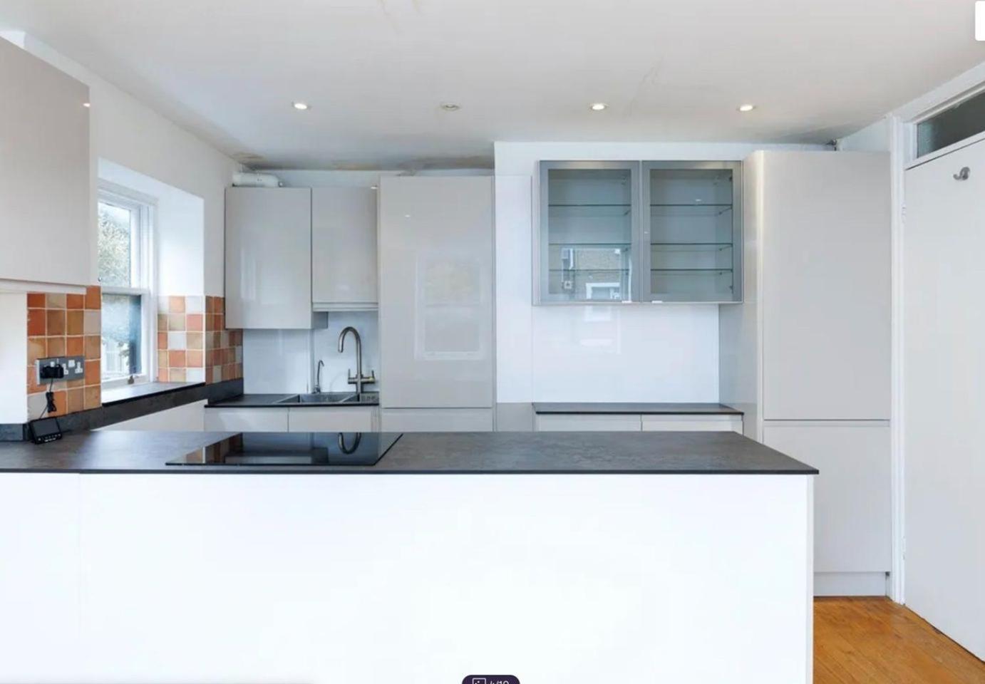 Kensington 2bed 2bath Breakfast Apartment *