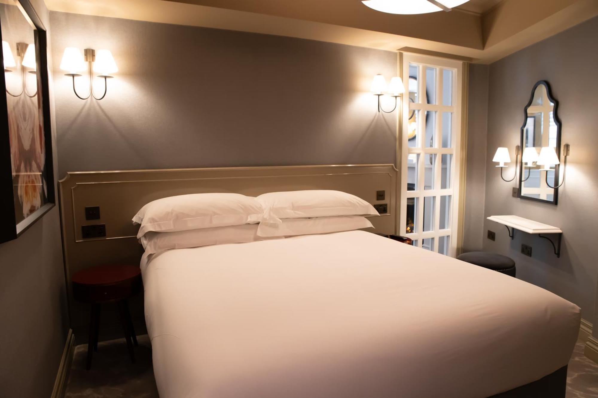 Hotel The Capital Hotel, & Townhouse 5*