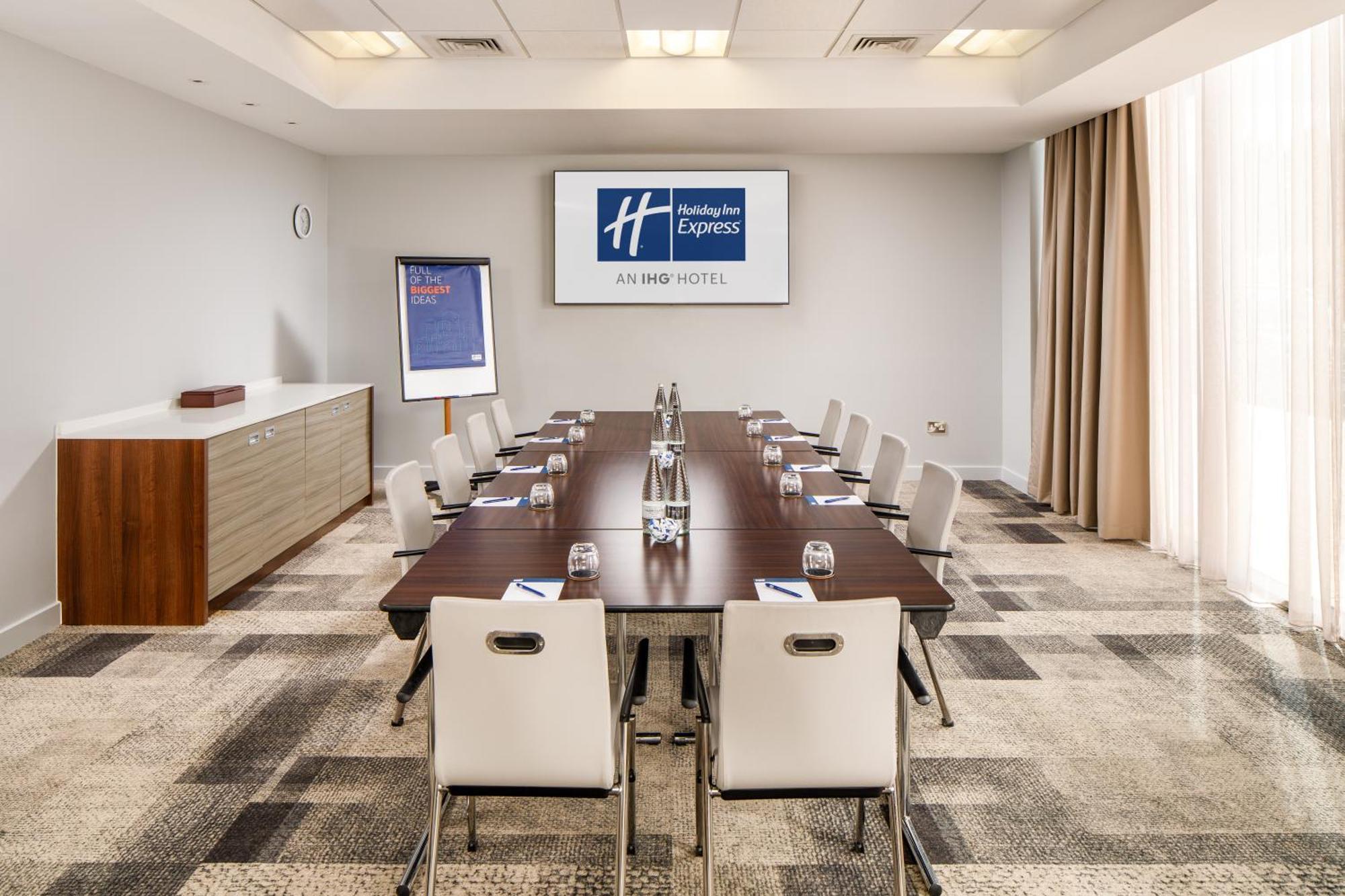 Express - Excel By Ihg London