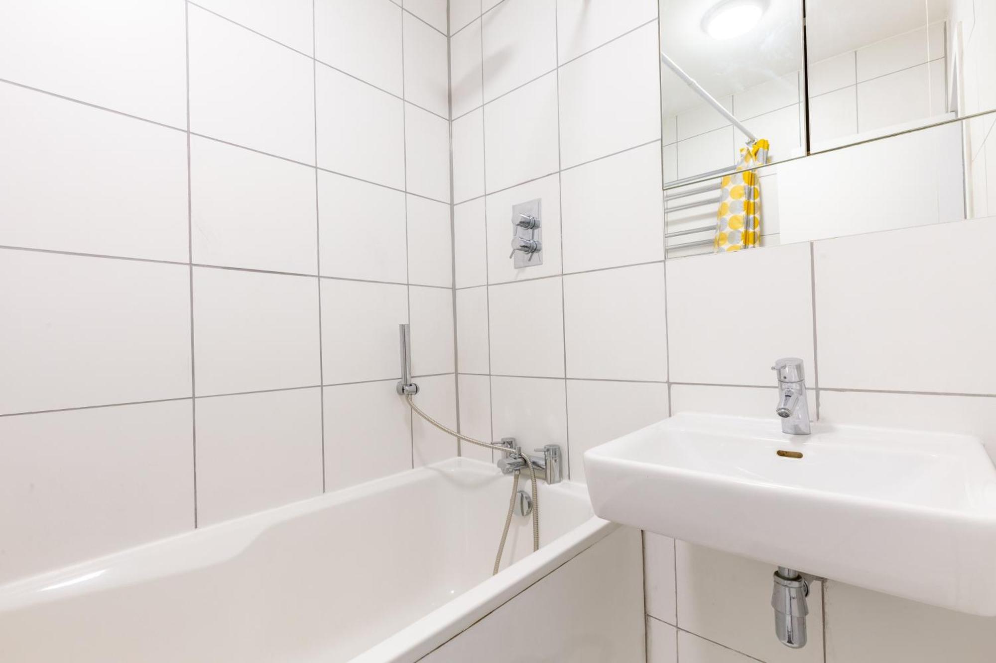 Apartment Unique Spacious Central 3 Bedroom With Rooftop Terrace *