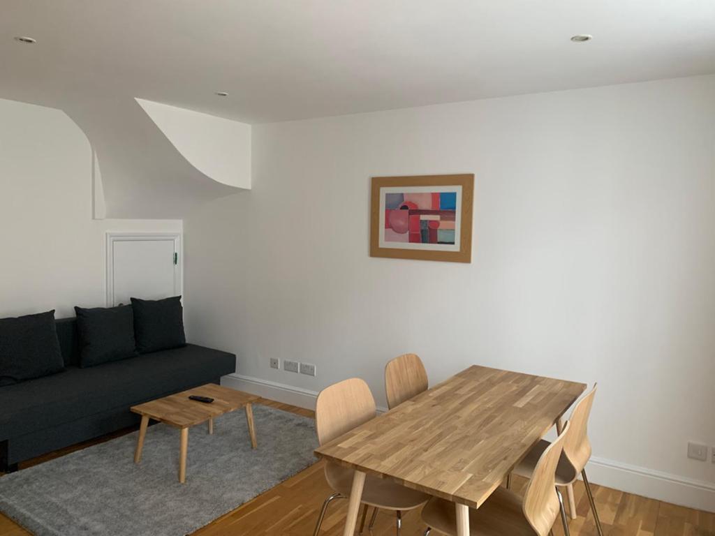 Apartment Spaciously Renovated 2bd Flat - Camden *