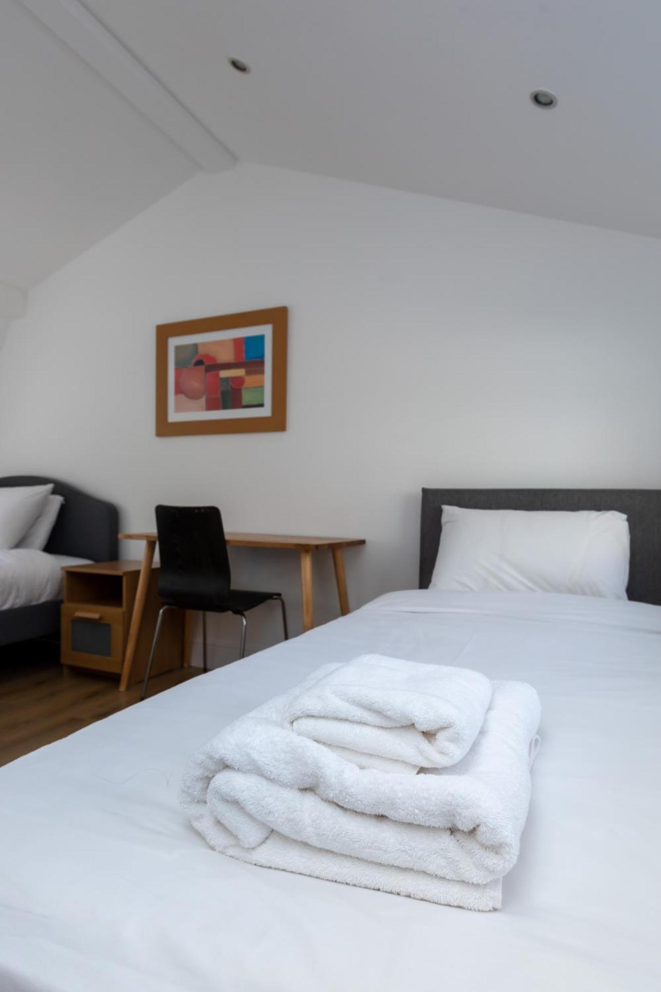 Spaciously Renovated 2bd Flat - Camden Apartment