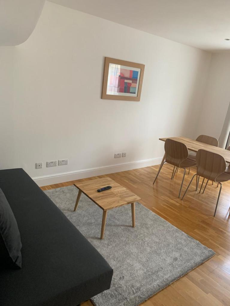 Spaciously Renovated 2bd Flat - Camden Apartment London