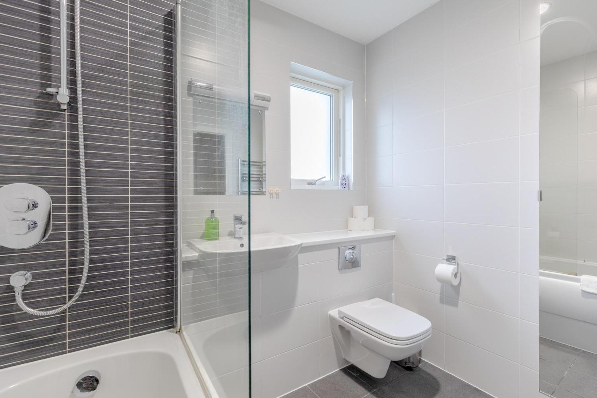 Central & Modern 1bd Flat With Balcony Hackney! Apartamento Londres
